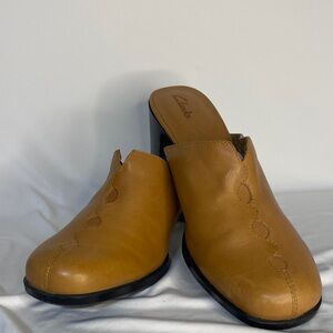 Clarks Women's Camel Leather Mules